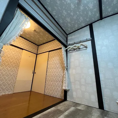 Lucky Hotel専用シャワルームとトイレ付き-2