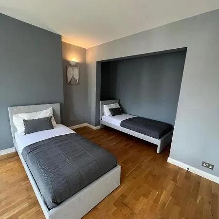Stunning House 15 Min From Wembley Arena-3