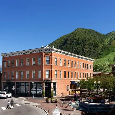 Independence Square 205, Stylish Hotel Room With Ac, Great Location In Aspen-2