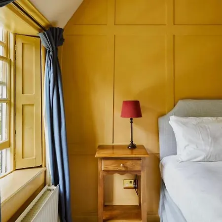 Clarendon Cottage-2