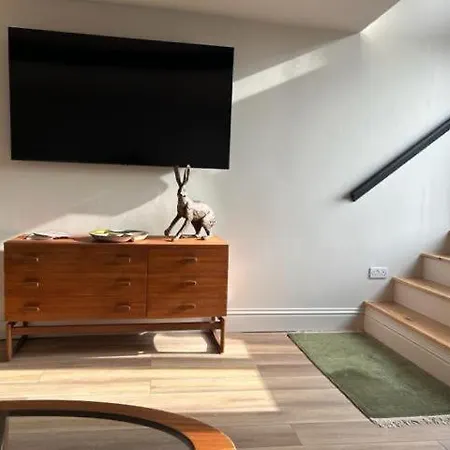 The Curious Apartment, Cheltenham-3
