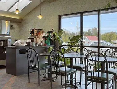 Days Inn By Wyndham Middletown-3