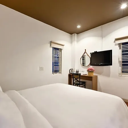 The Noble Swan Hotel New World-3