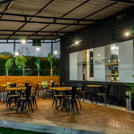 Berry Biz Hotel Sunset Road-3