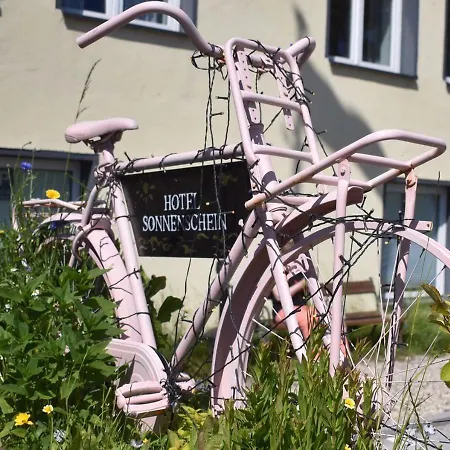 Hotel Sonnenschein - Spielerei im Sonnenschein-2