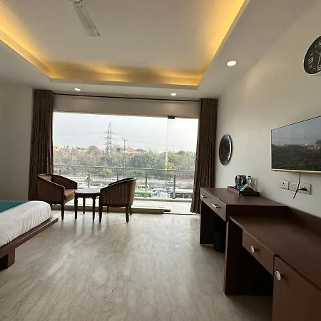 Hotel The Imperio-3