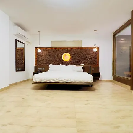 Signature By Hotel Crown Inn-3