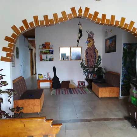 Tahamies Hostal - Artesanos Y Turistas.-3