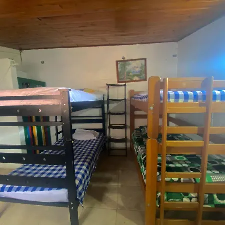 Tahamies Hostal - Artesanos Y Turistas.-2