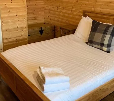 Superior Glamping Pod With Hot Tub-2