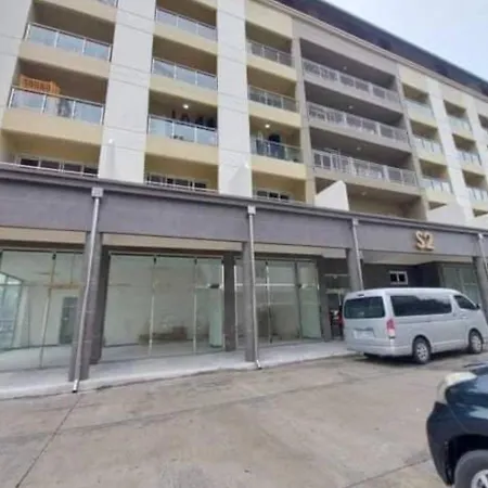Spacious Luxury Condo W/ Kitchen Beside Hilton Clark D'Heights-3
