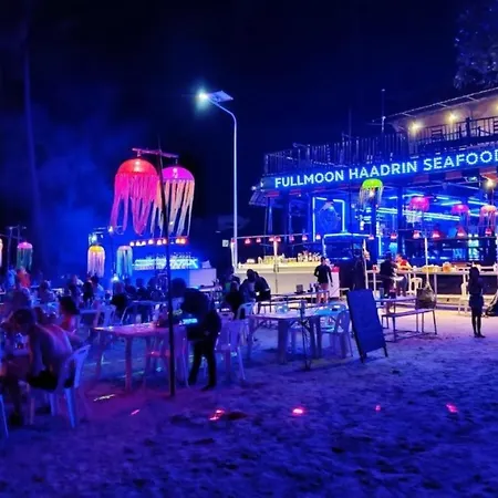 Full Moon Central Party Hotel-3