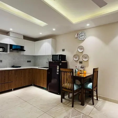 Bluo 1Bhk Suite - Balcony, Lift, Gym, Parking-2