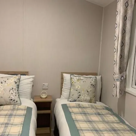 Southview Holiday Park, Deluxe Caravan-2