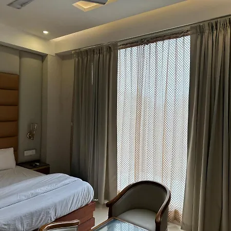 Diamond Admire Hotel & Banquets By Mmd-3