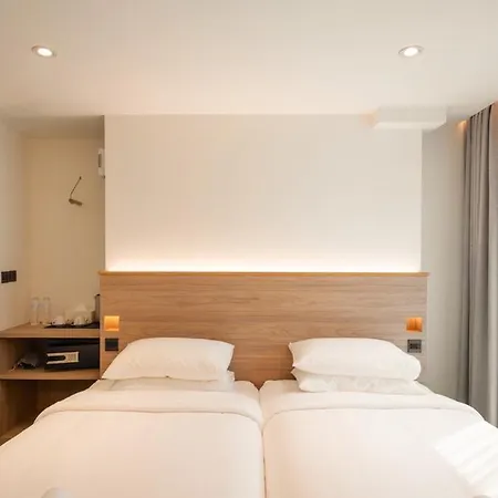 Zen Master Hotel-3