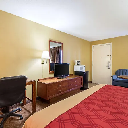 Econo Lodge-2
