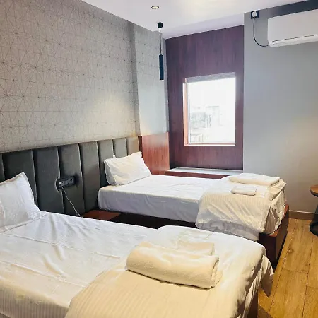 V Hotel-2