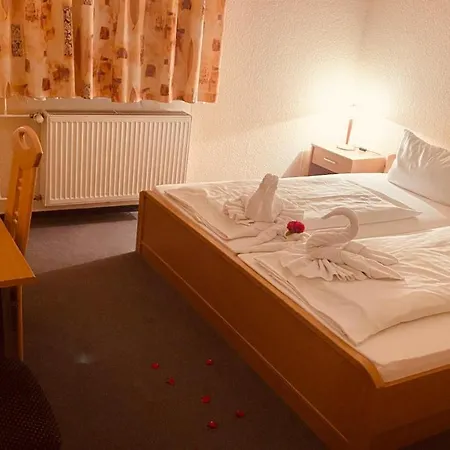 Hotel Merkur Garni-3