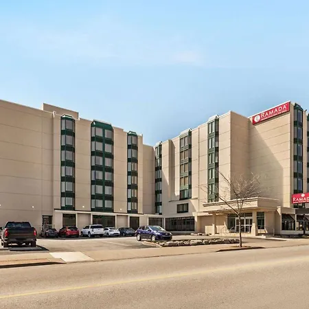 Ramada By Wyndham Niagara Falls Near The Falls-2