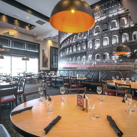 Acclaim Hotel By Clique-3