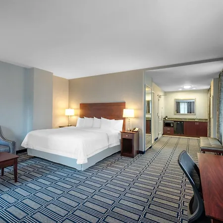 Hampton Inn & Suites Providence Downtown-3