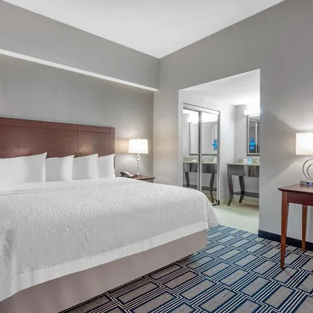 Hampton Inn & Suites Providence Downtown-2