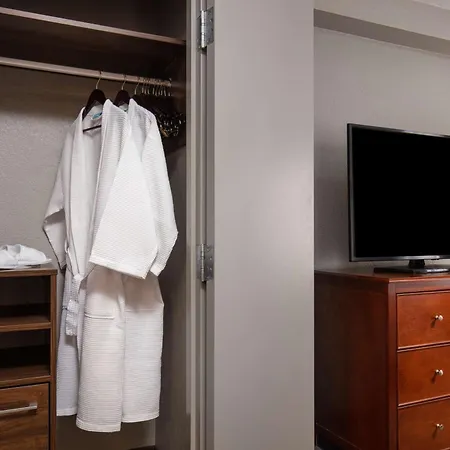 Hampton Inn & Suites El Paso-Airport-2