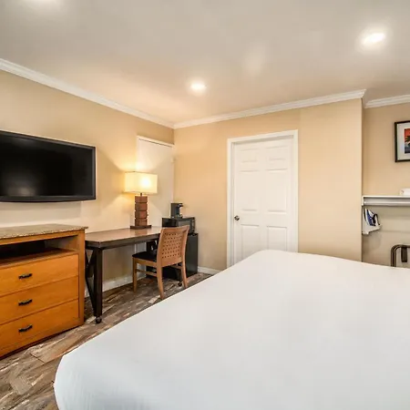 The Buena Park Hotel & Suites-2