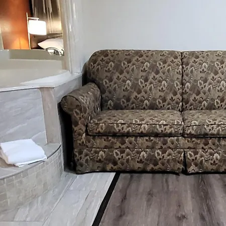 Super 8 By Wyndham Canton/Livonia Area-2