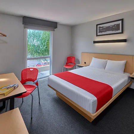 City Express Plus By Marriott Guadalajara Expo-3