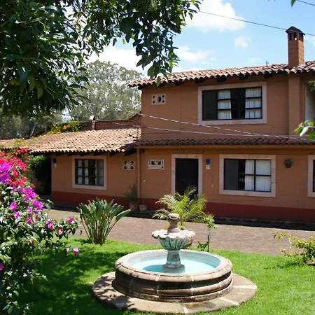 Villa Patzcuaro Garden Hotel&RV Park-3