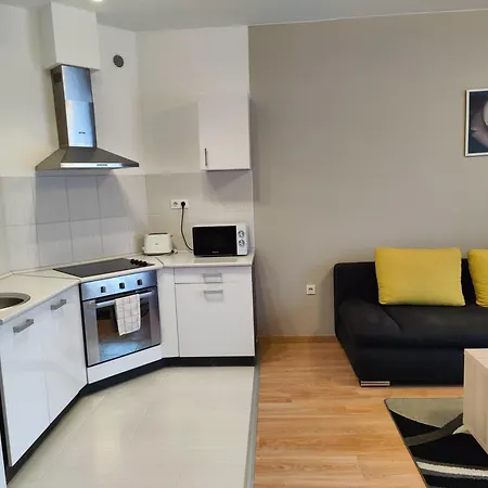 Corvin Plaza Apartments & Suites-3