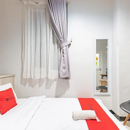 Reddoorz Near Botani Square Mall-2