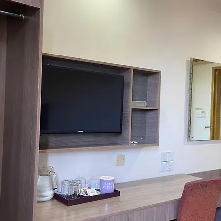 Hotel Ambassador 1-2