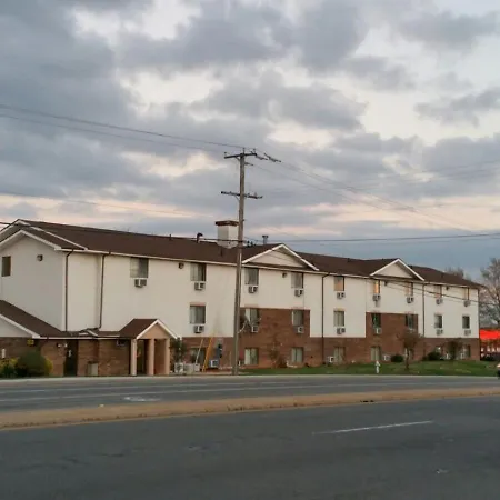 Super 8 By Wyndham Richmond/Broad Street-3