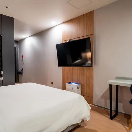 Gray 193 Hotel-2