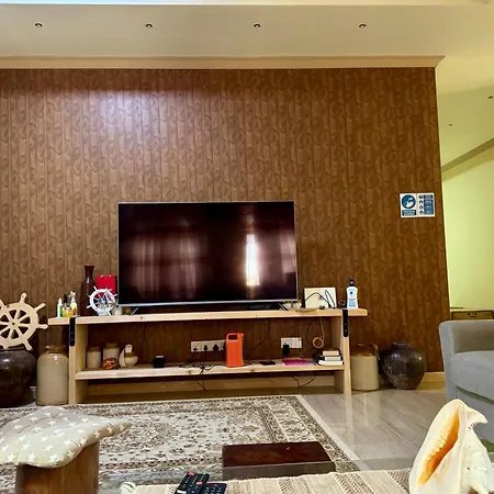 Endhaa, Divers Home-2