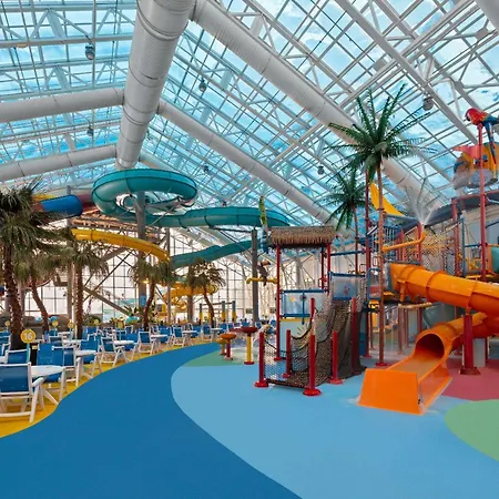 La Quinta Inn And Suites By Wyndham At Watiki Waterpark-3