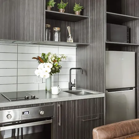 Timber Door Luxury Accommodation Geelong-2