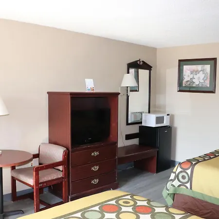 Super 8 By Wyndham Clarksville East-2