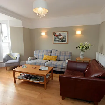 Woodlands Guest House-3