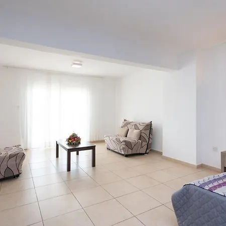 New Famagusta Hotel & Suites-3