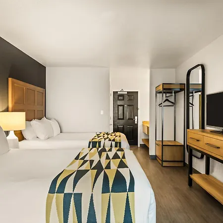 Oxford Suites Redding-3