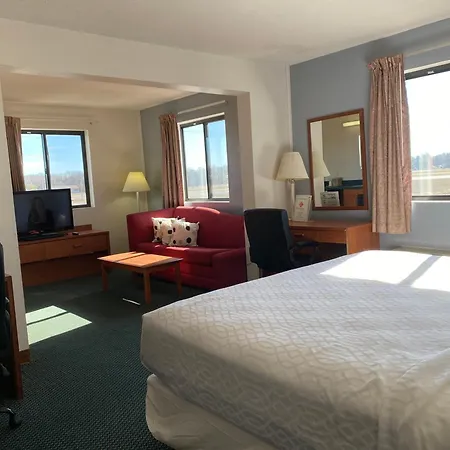 Carlyle Inn & Suites-2