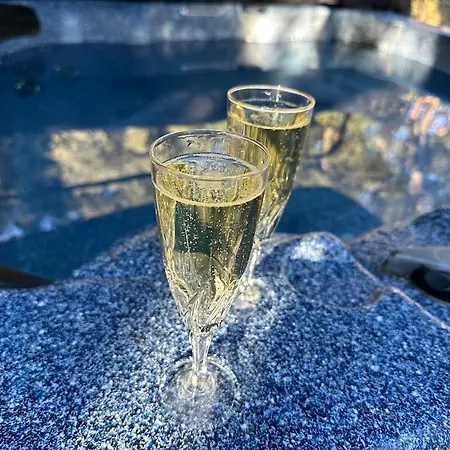 Suite Royale- SPA - Jacuzzi - Sauna - Massage - 2 Double Rooms - 4 SAISONS - Piscine Chauffée Toute l'année - POOL VIEW - Heated POOL -800m City Centre-3