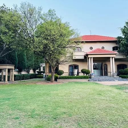 Crown Guesthouse Waterkloof-2