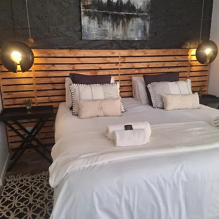 Exquisite Private Luxury Suite With King Bed At Bokmakierie Villas-3
