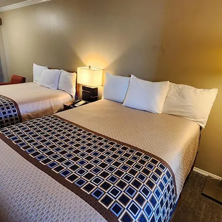 Welcome Everett Inn-2