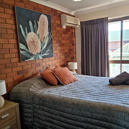Whiteoaks Motel & Lodges-3